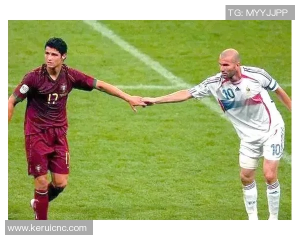 探索足球巨星背后的故事与荣耀：从奋斗到巅峰的传奇之路